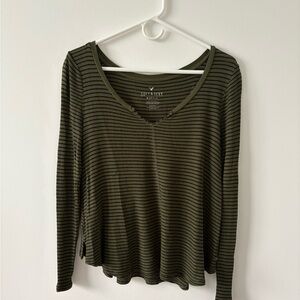 American Eagle Outfitters Green and Black Long Sleeve Shirt